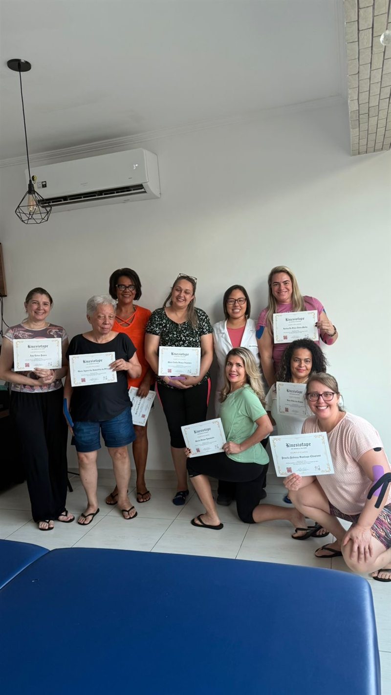 Turma formada no curso de Kinesiotape