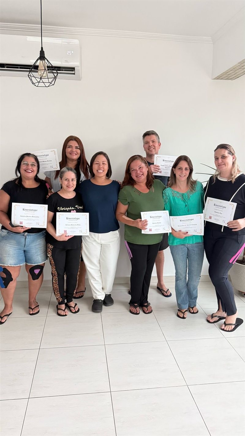 Turma formada no curso de Kinesiotape