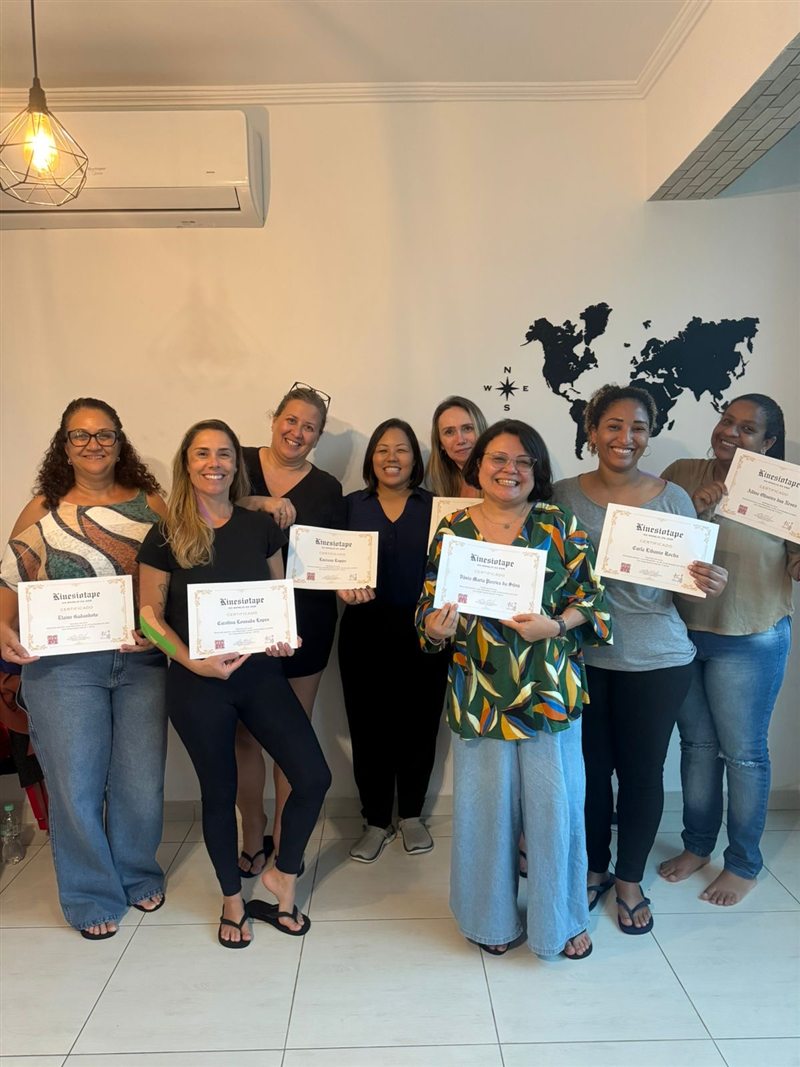 Turma formada no curso de Kinesiotape