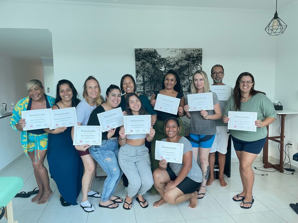 Turma reunida com a Dra. Luize no fim do curso